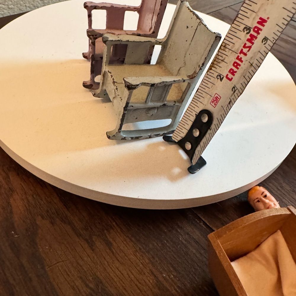 Set of 2 Kilgore Cast Iron Dollhouse Rocking Chairs, Depression Era Toys, Arcade - Picture 7 of 8